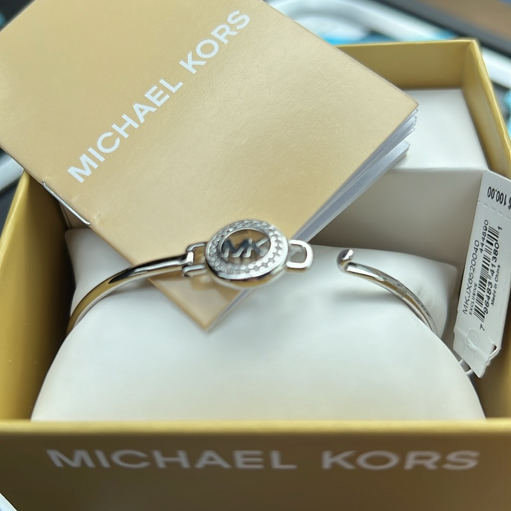 NWT Michael Kors bangle bracelet with Crystal embellishment - Picture 4 of 7